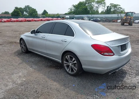 2016 Mercedes-Benz C 300 Luxury/Sport из США, поврежденный, VIN WDDWF4JB6GR151825